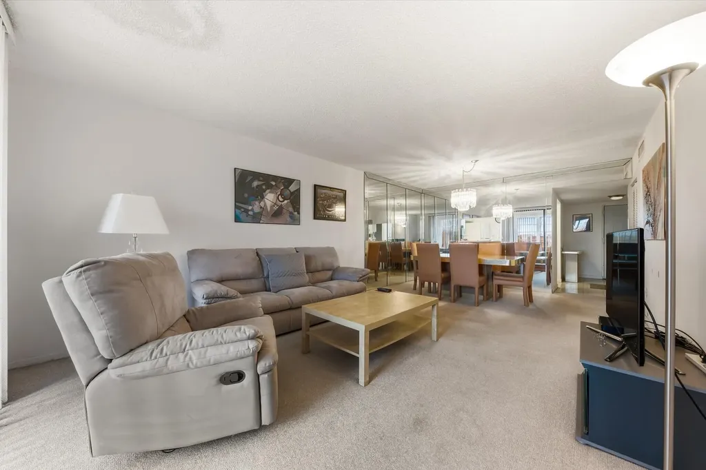 2860 Somerset Drive Lauderdale Lakes FL 33311