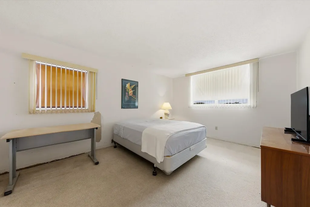 2860 Somerset Drive Lauderdale Lakes FL 33311