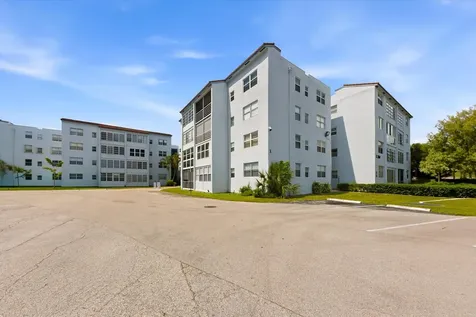 2860 Somerset Drive Lauderdale Lakes FL 33311