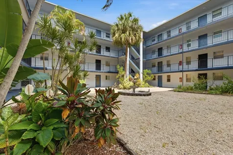 2860 Somerset Drive Lauderdale Lakes FL 33311