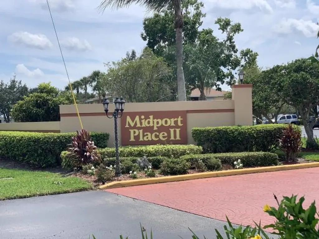 1536 SE Royal Green Circle Port St Lucie FL 34952