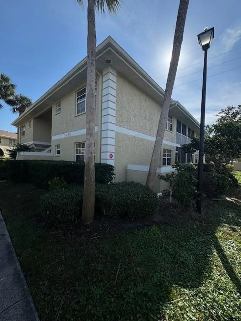 1536 SE Royal Green Circle Port St Lucie FL 34952