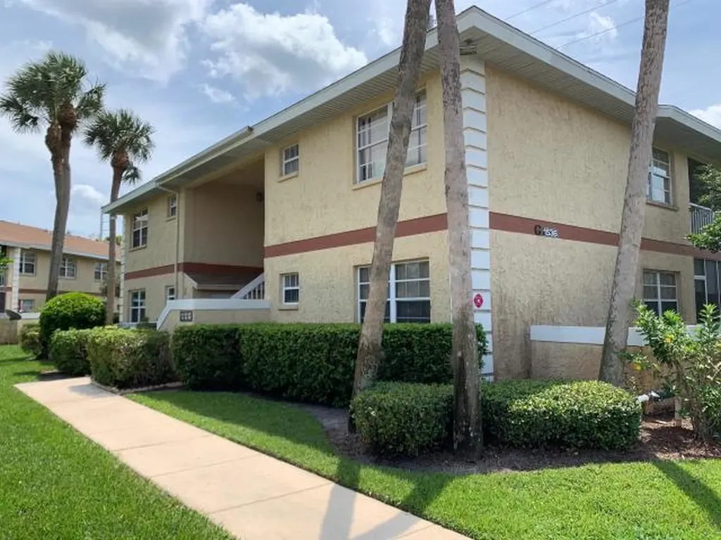 1536 SE Royal Green Circle Port St Lucie FL 34952