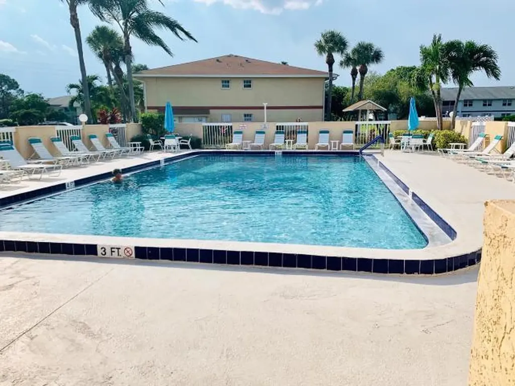 1536 SE Royal Green Circle Port St Lucie FL 34952