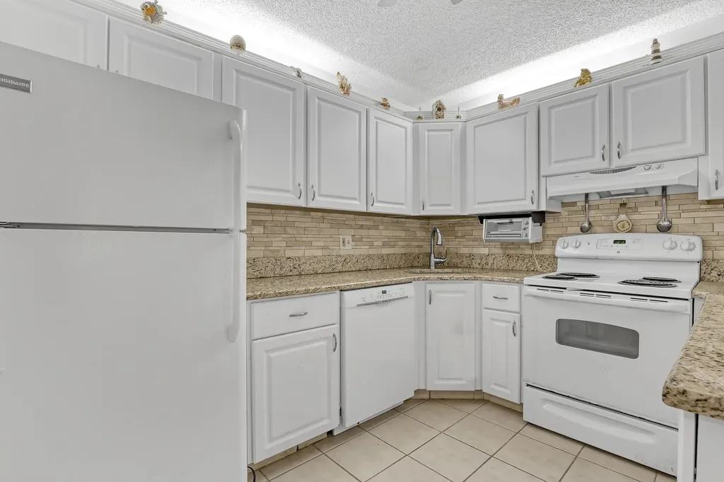 337 Pine Ridge Circle Greenacres FL 33463