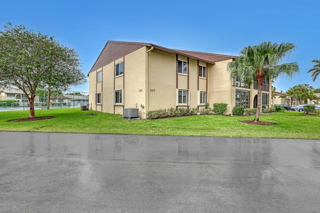 337 Pine Ridge Circle Greenacres FL 33463