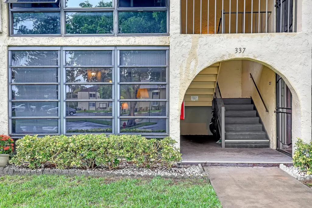 337 Pine Ridge Circle Greenacres FL 33463