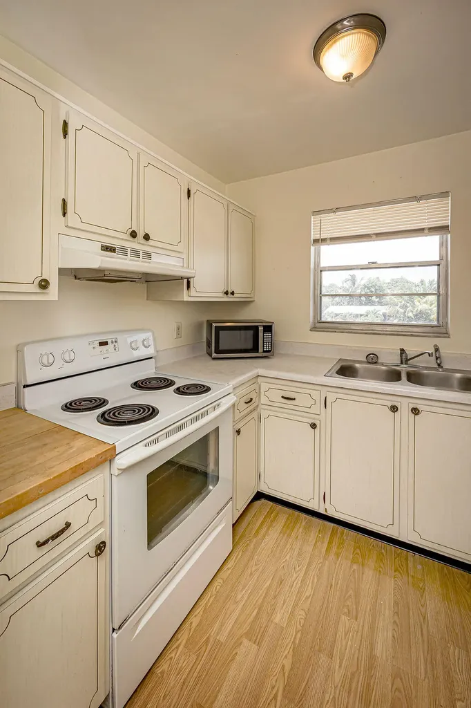 420 W Palm Street Lantana FL 33462