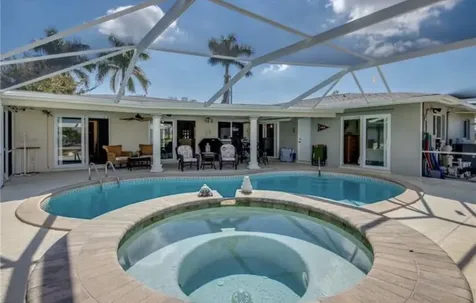 917 SE 43rd Cape Coral FL 33904