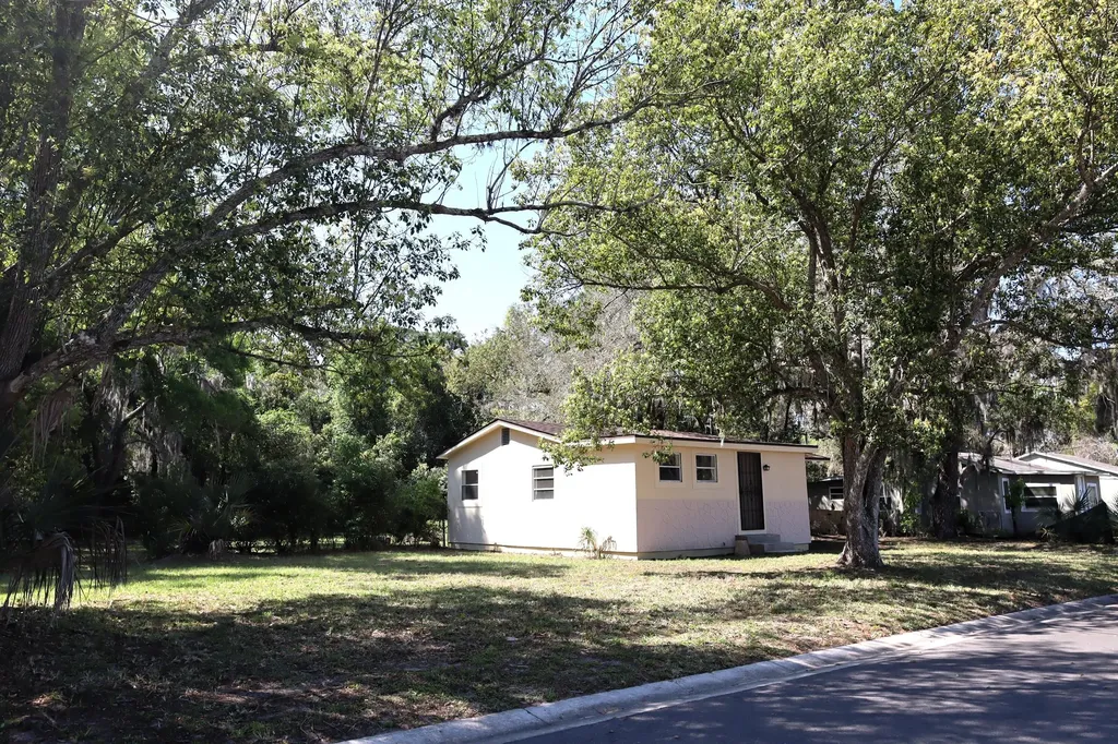 2024 Dixie Avenue Eustis FL 32726