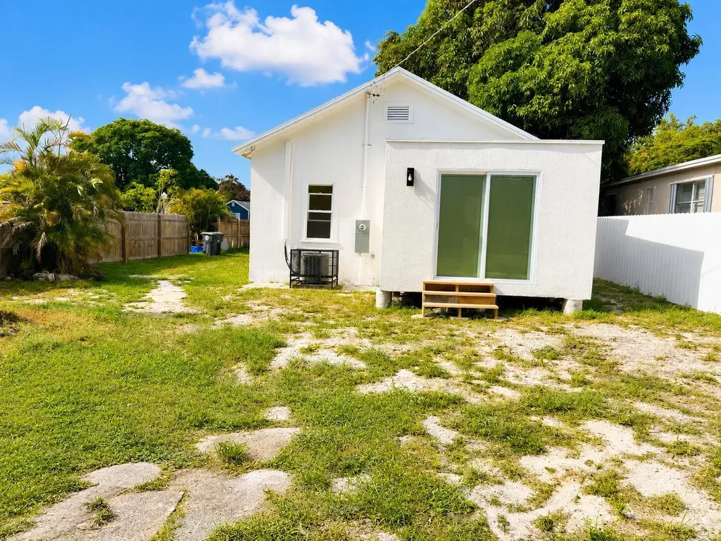 719 Tuscaloosa Street West Palm Beach FL 33405