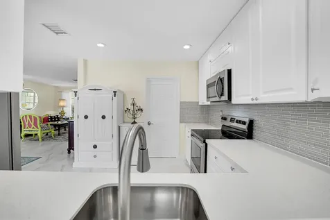 707 N 32nd Avenue Hollywood FL 33021