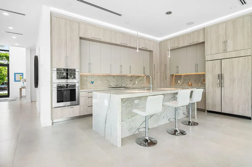 239 NE 11th Street Delray Beach FL 33444