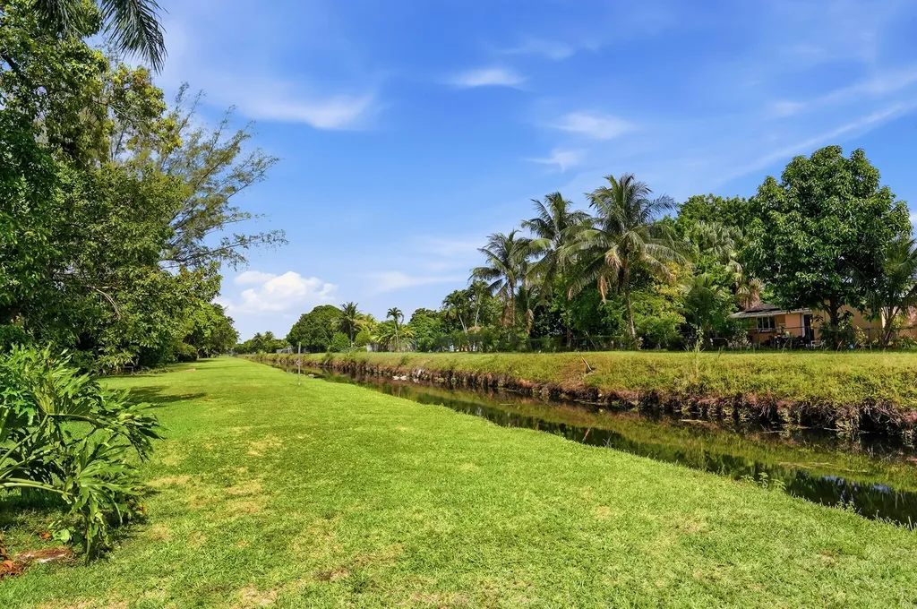 7241 W Sunrise Boulevard Plantation FL 33313