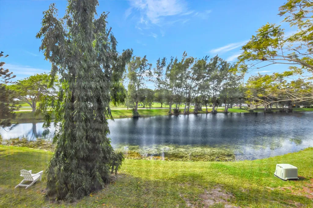 2157 Cambridge G Deerfield Beach FL 33442