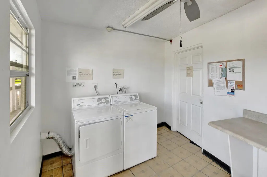 2157 Cambridge G Deerfield Beach FL 33442