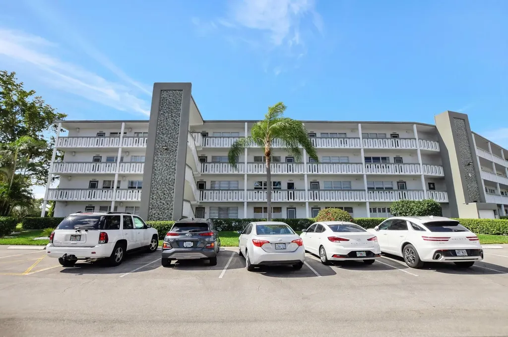2157 Cambridge G Deerfield Beach FL 33442