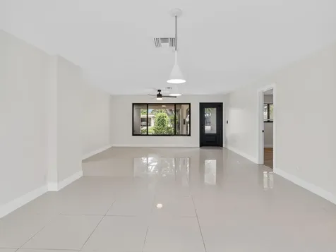 909 SE 14th Drive Deerfield Beach FL 33441