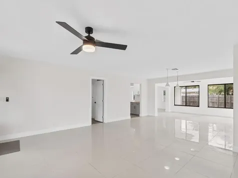 909 SE 14th Drive Deerfield Beach FL 33441