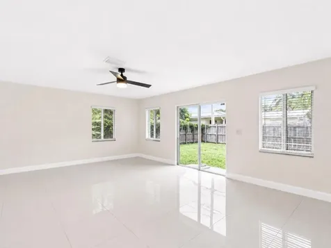 909 SE 14th Drive Deerfield Beach FL 33441