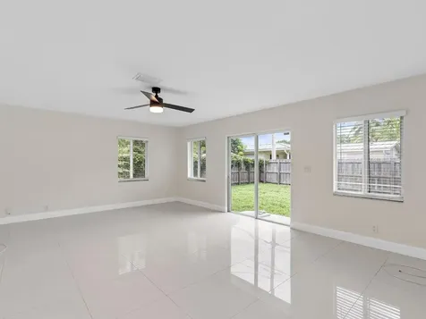 909 SE 14th Drive Deerfield Beach FL 33441