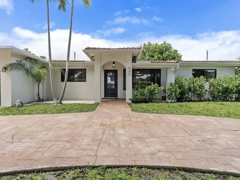 909 SE 14th Drive Deerfield Beach FL 33441