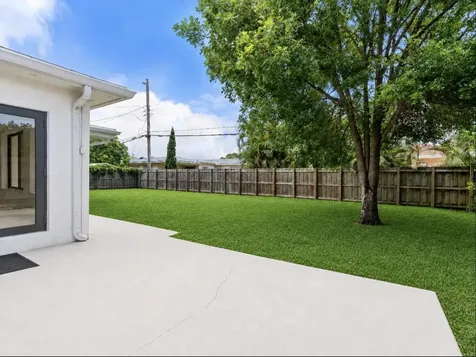 909 SE 14th Drive Deerfield Beach FL 33441