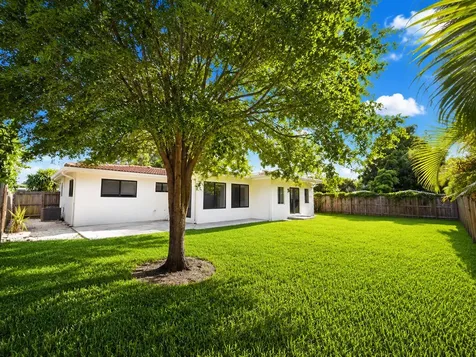 909 SE 14th Drive Deerfield Beach FL 33441