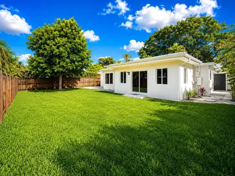 909 SE 14th Drive Deerfield Beach FL 33441
