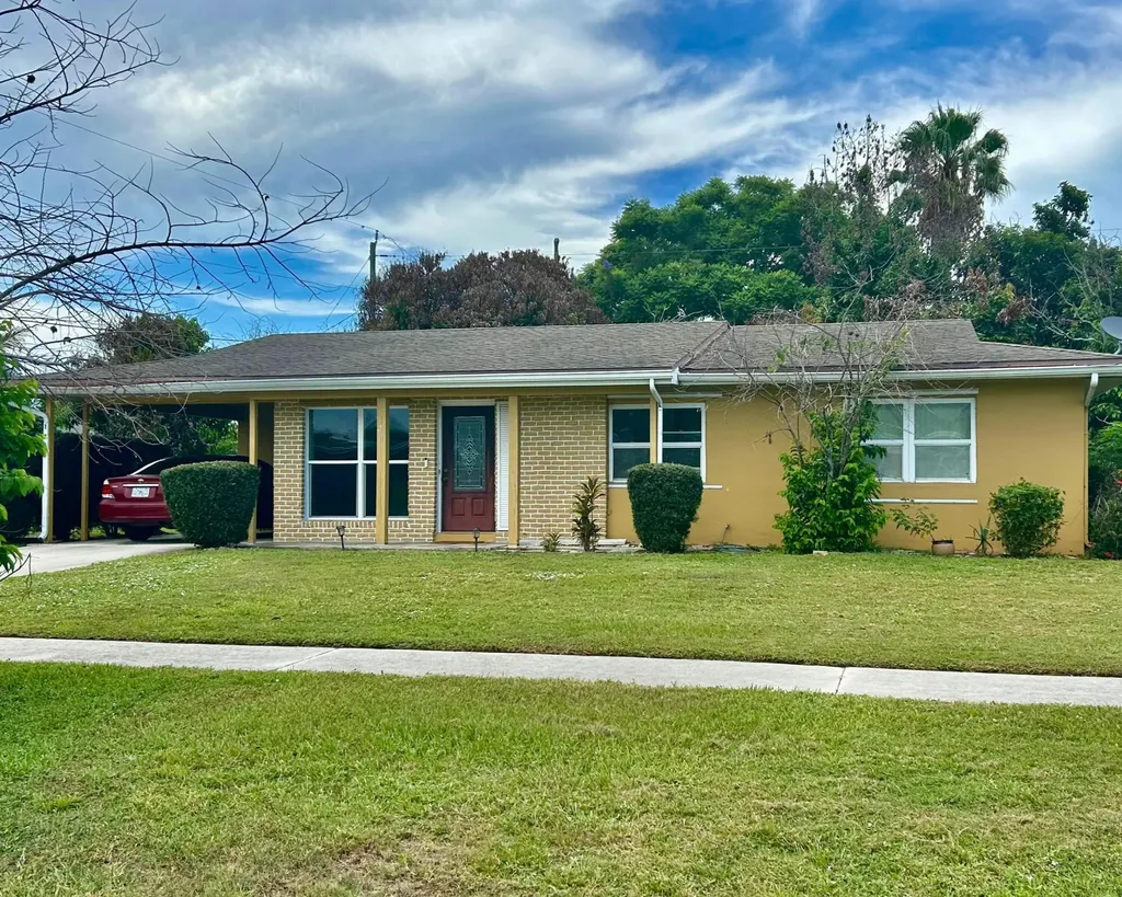 179 SE Soneto Court Port St Lucie FL 34983