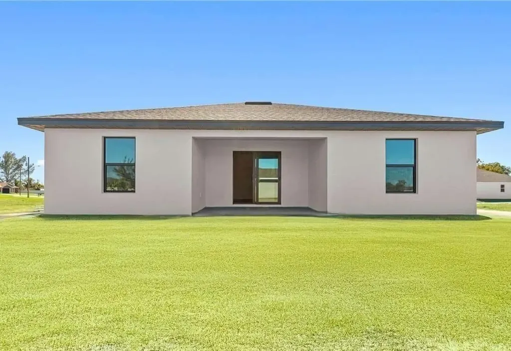 5037 NE Tradewinds Circle Labelle FL 33935