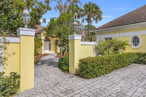 7107 SE Golfhouse Drive Hobe Sound FL 33455