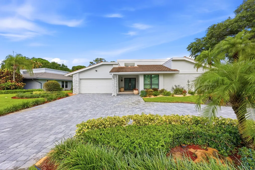 624 W Lakewoode Circle W Delray Beach FL 33445