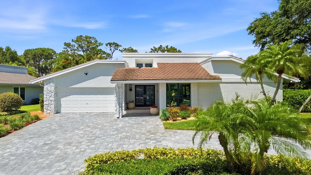 624 W Lakewoode Circle W Delray Beach FL 33445