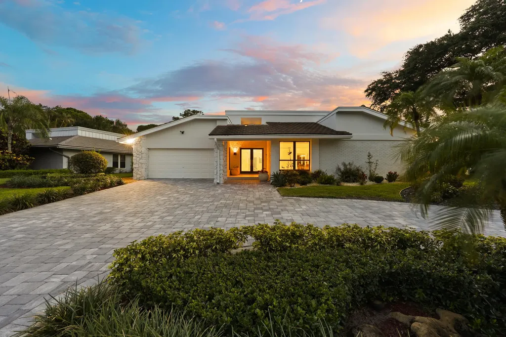 624 W Lakewoode Circle W Delray Beach FL 33445