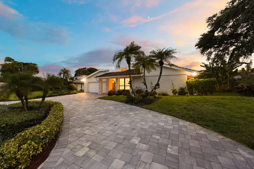 624 W Lakewoode Circle W Delray Beach FL 33445