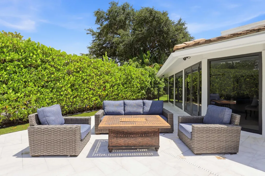 624 W Lakewoode Circle W Delray Beach FL 33445