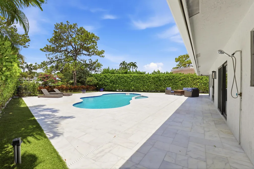 624 W Lakewoode Circle W Delray Beach FL 33445