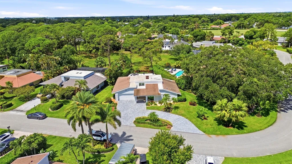 624 W Lakewoode Circle W Delray Beach FL 33445