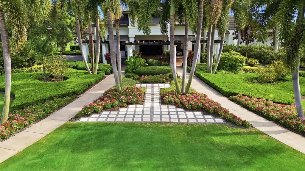 624 W Lakewoode Circle W Delray Beach FL 33445