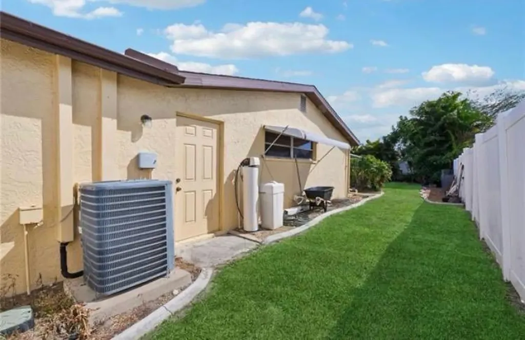 1116 SE 30th Terrace Cape Coral FL 33904