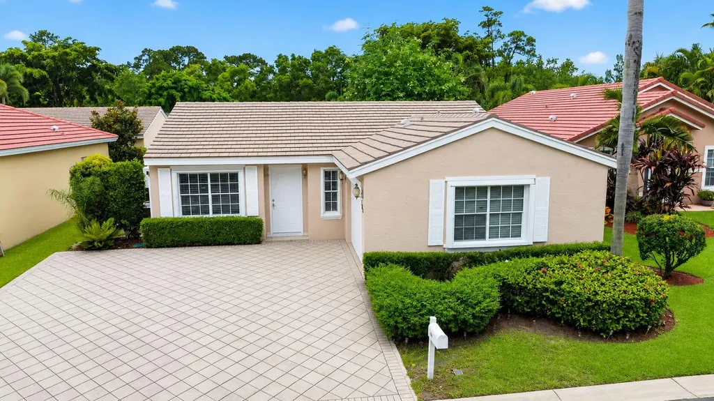 208 Caribe Court Greenacres FL 33413