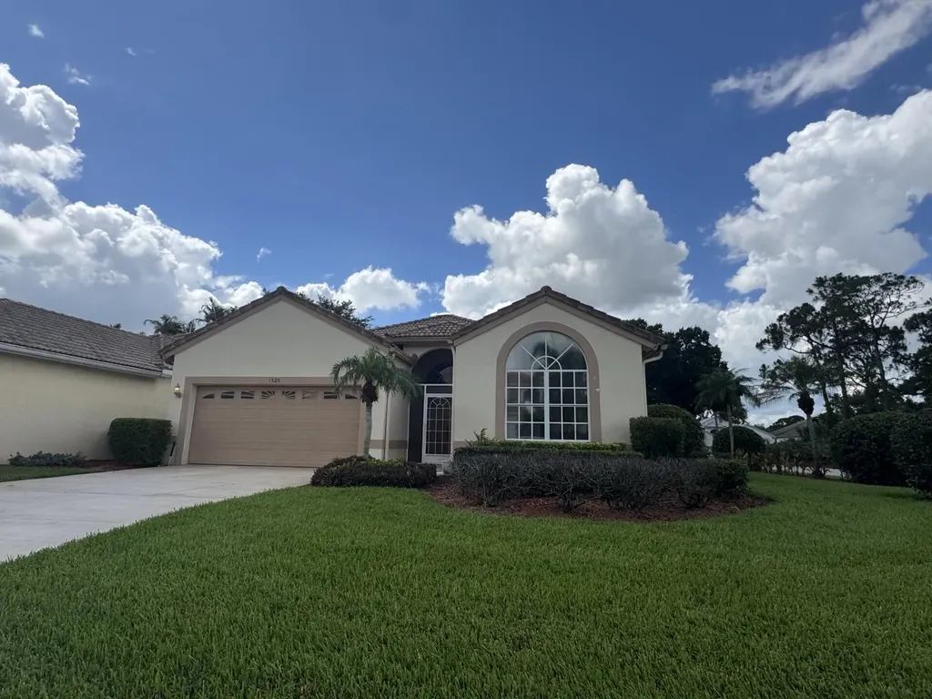 1528 SE Holyrood Lane Port St Lucie FL 34952