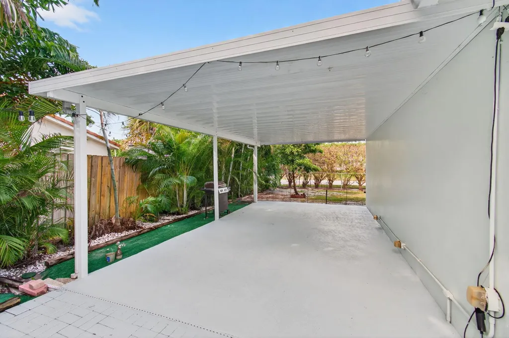 699 NW 16th Avenue Boca Raton FL 33486
