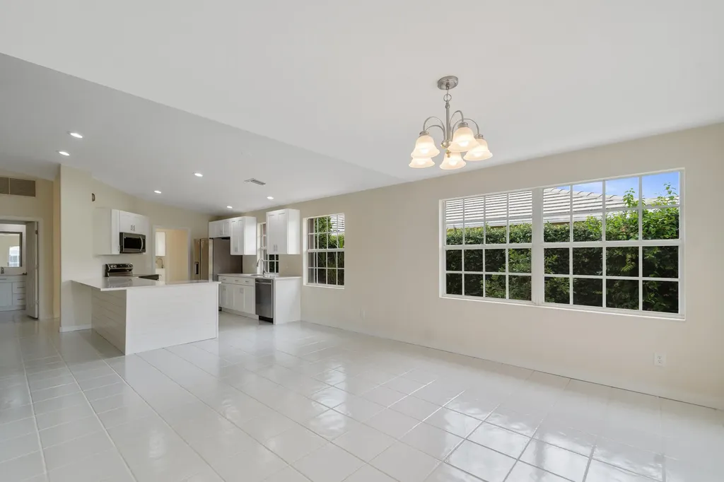 1256 NW Bentley Circle Port St Lucie FL 34986