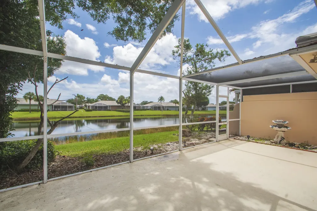 1256 NW Bentley Circle Port St Lucie FL 34986