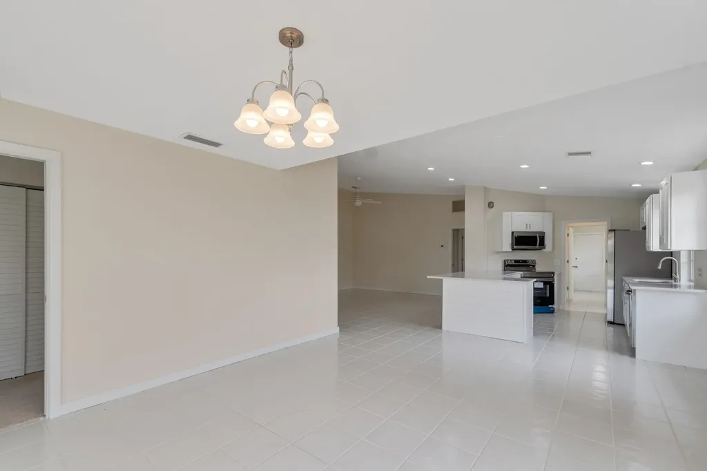 1256 NW Bentley Circle Port St Lucie FL 34986