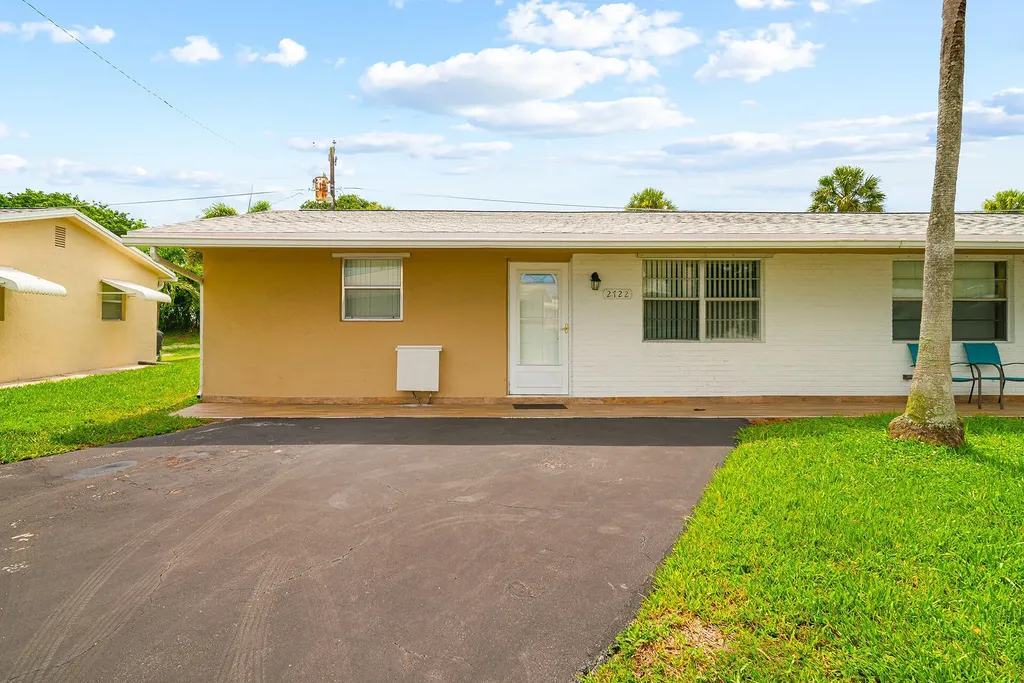 2722 Peer Lane Delray Beach FL 33445