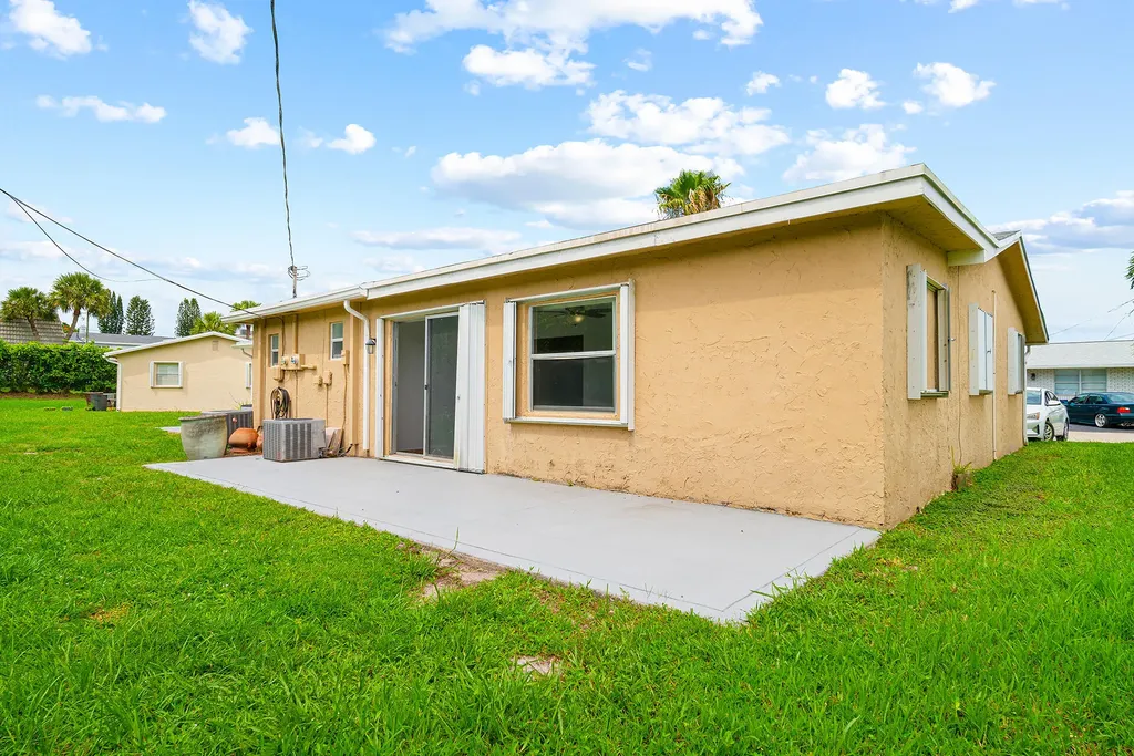 2722 Peer Lane Delray Beach FL 33445