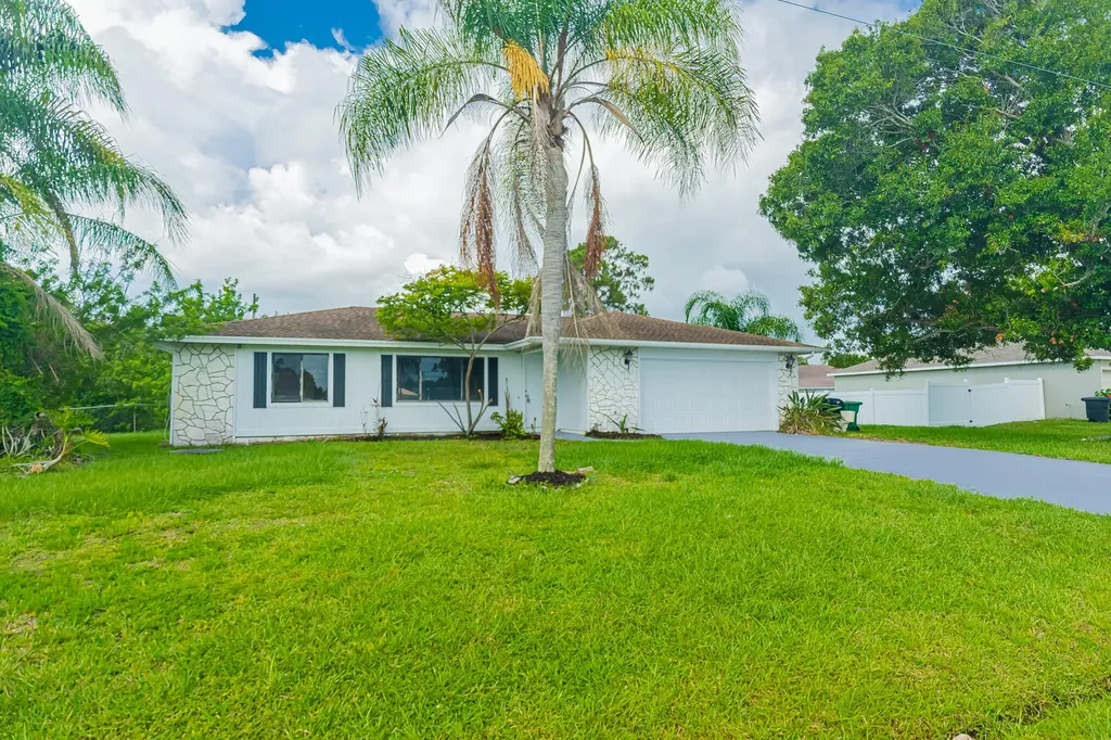 922 SE Thornhill Drive Port St Lucie FL 34983